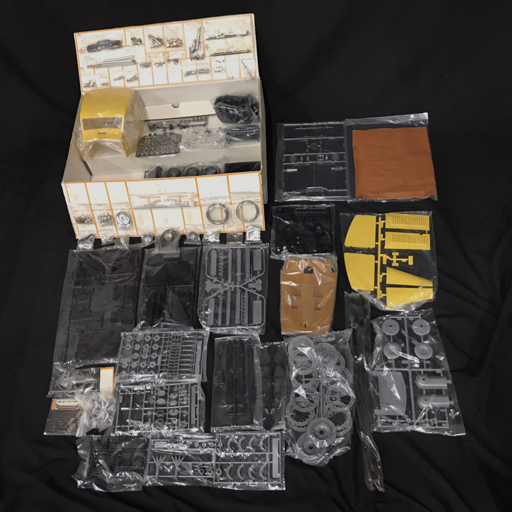 ポケール社 1:8スケール ブガッティ タイプ 50T 1933年型 プラモデル